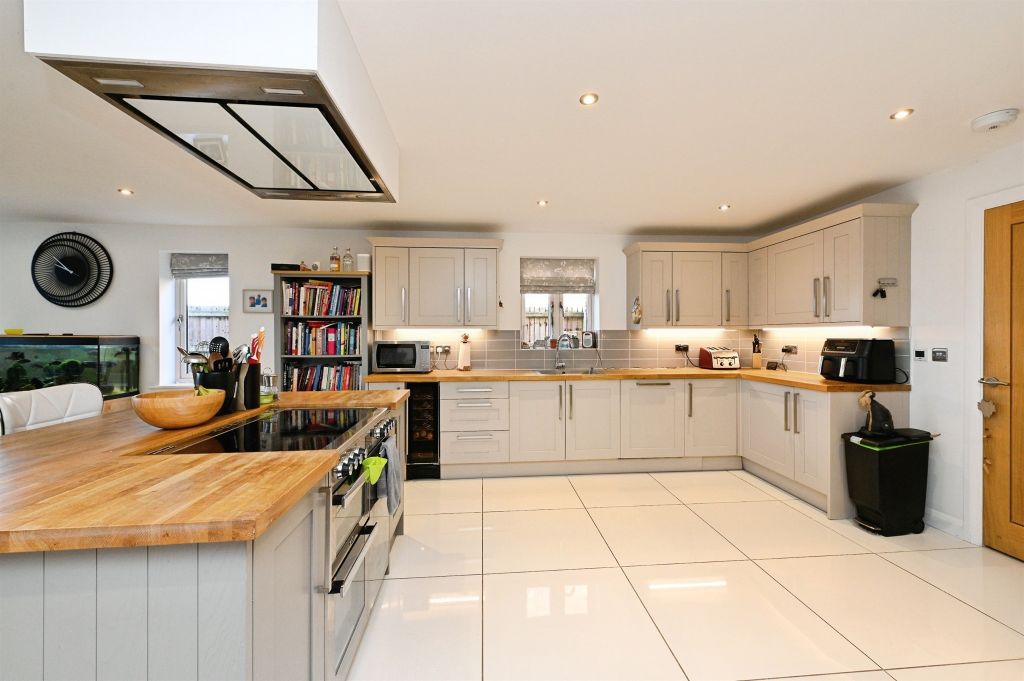 Property photo 2 of 26