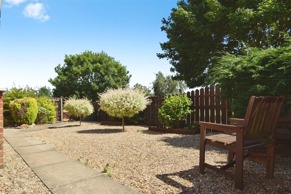Property photo 2 of 24 Edf75B90-Front 20Gdn.Jpg