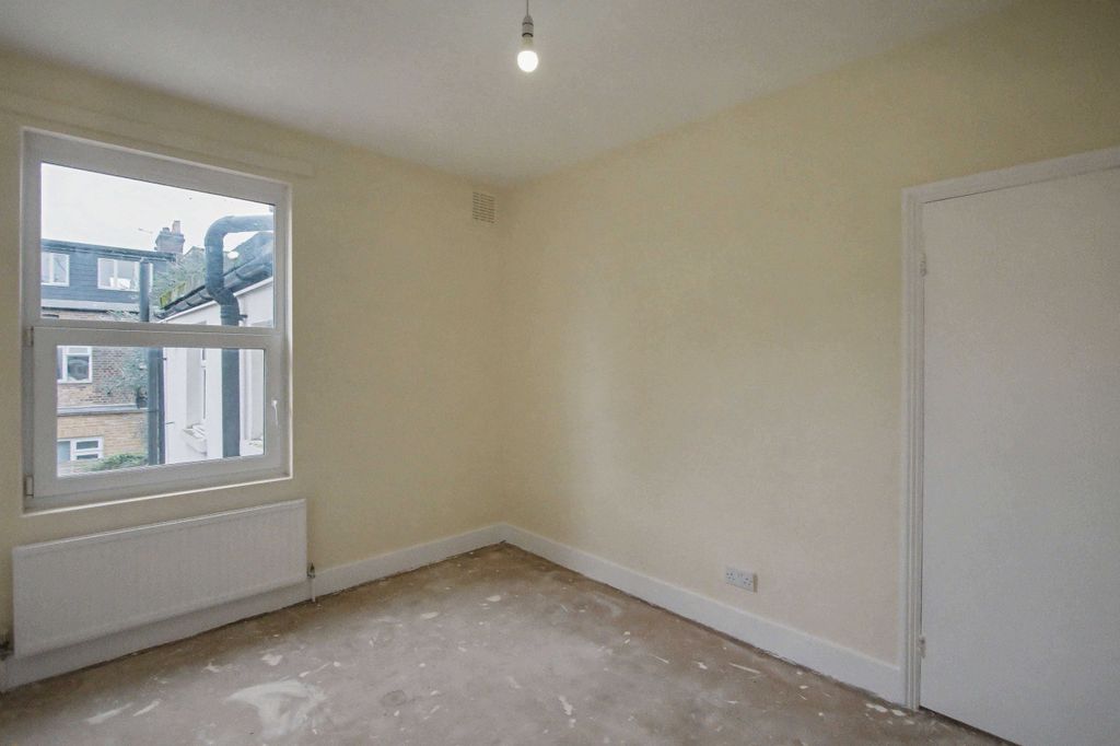 Property photo 3 of 10 Flat B, 95 Victor Road, Kensal Green, London, Nw10 5Xb