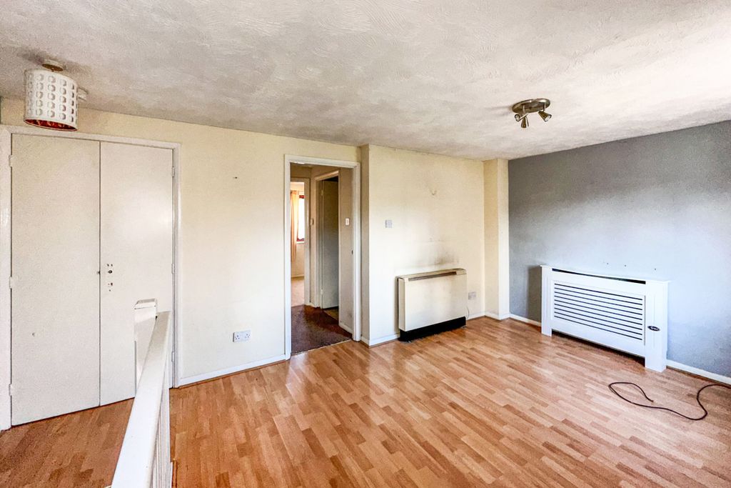 Property photo 3 of 10 16 Loughman Close, Kingswood, Bristol, Bs15 4Bz