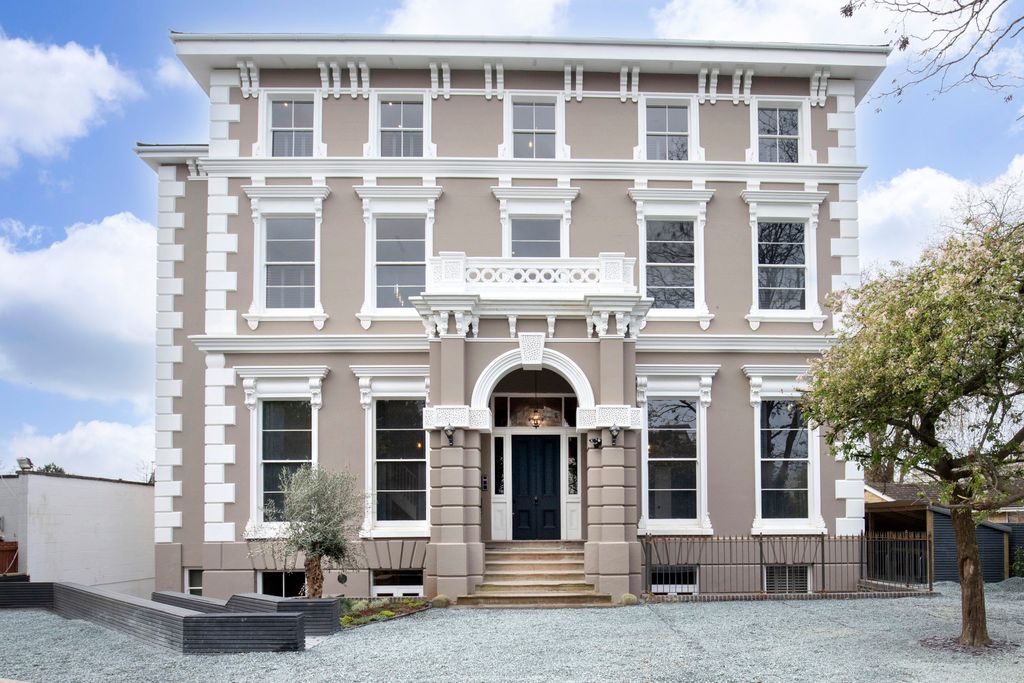 Property photo 1 of 8 Apt 9-01