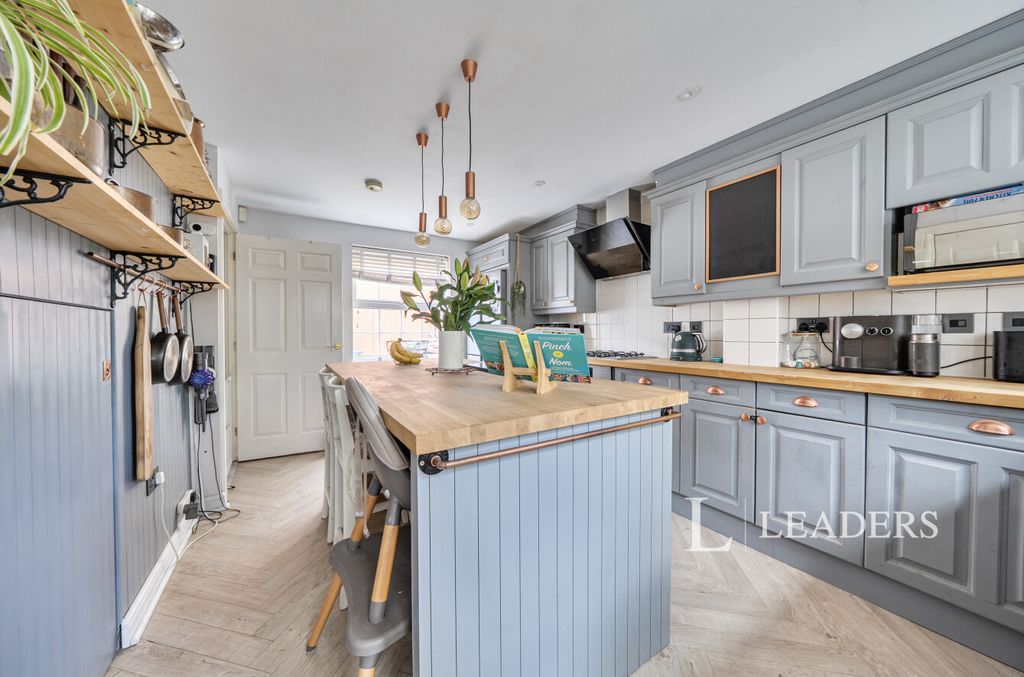 Property photo 2 of 16 Pbox-Img.Jpg