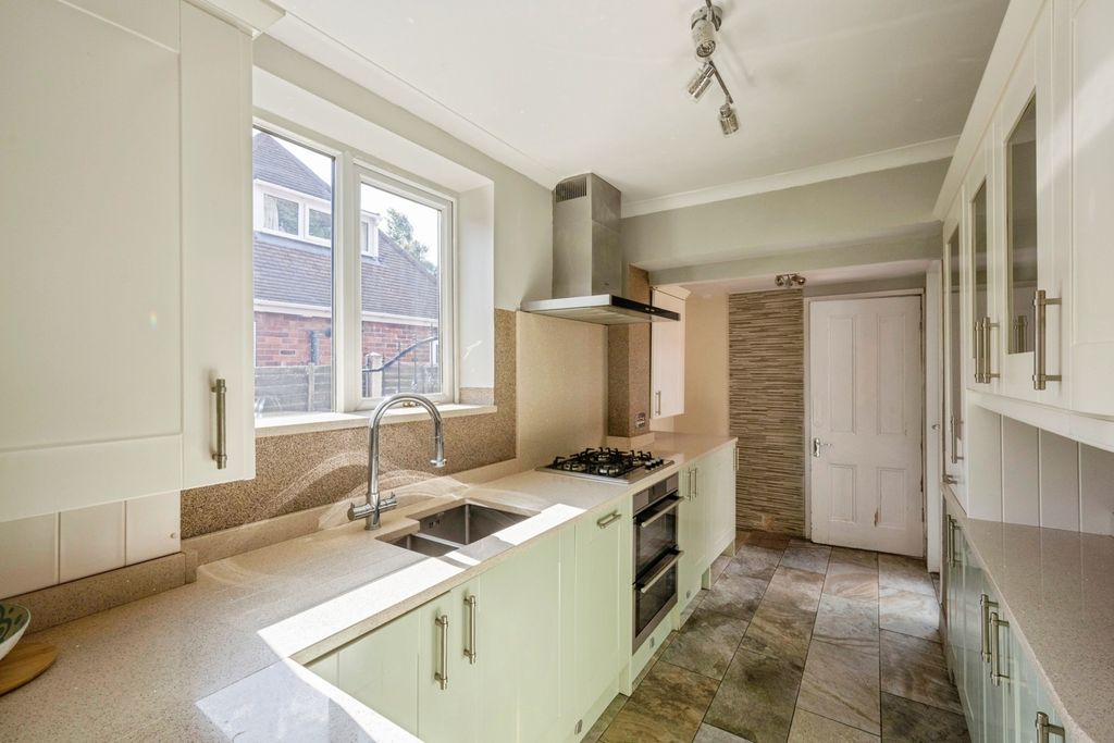 Property photo 3 of 17 Kitchen