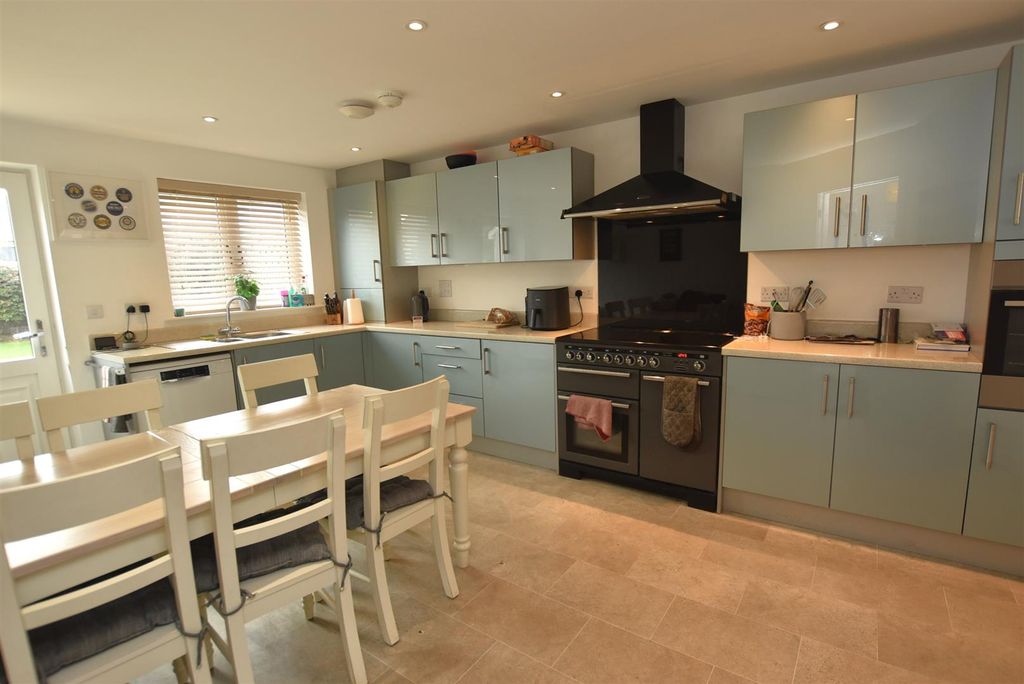 Property photo 2 of 22 Kitchen/Diner