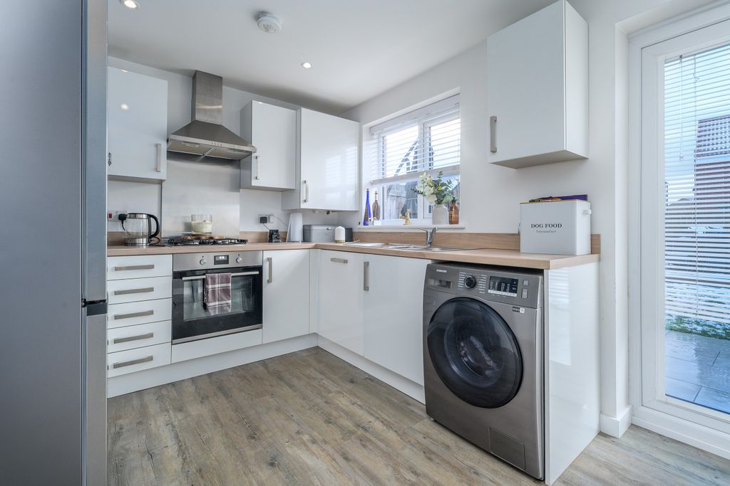 Property photo 3 of 26 Kitchen-4