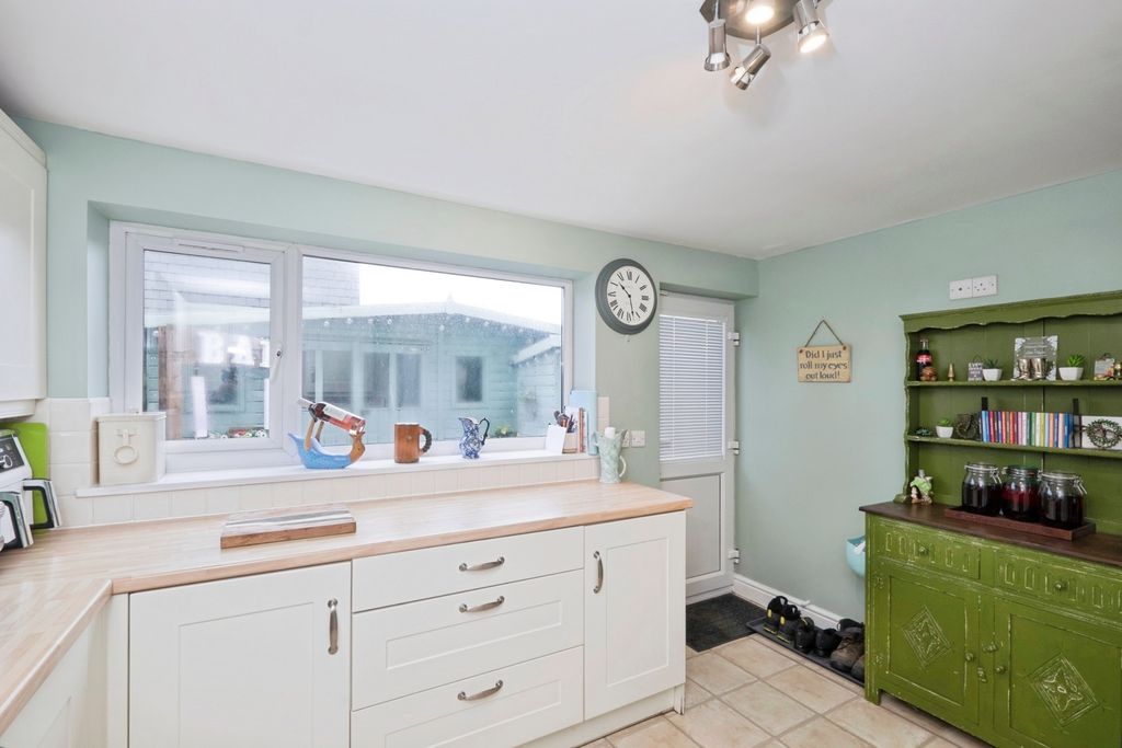 Property photo 3 of 13 Kitchen