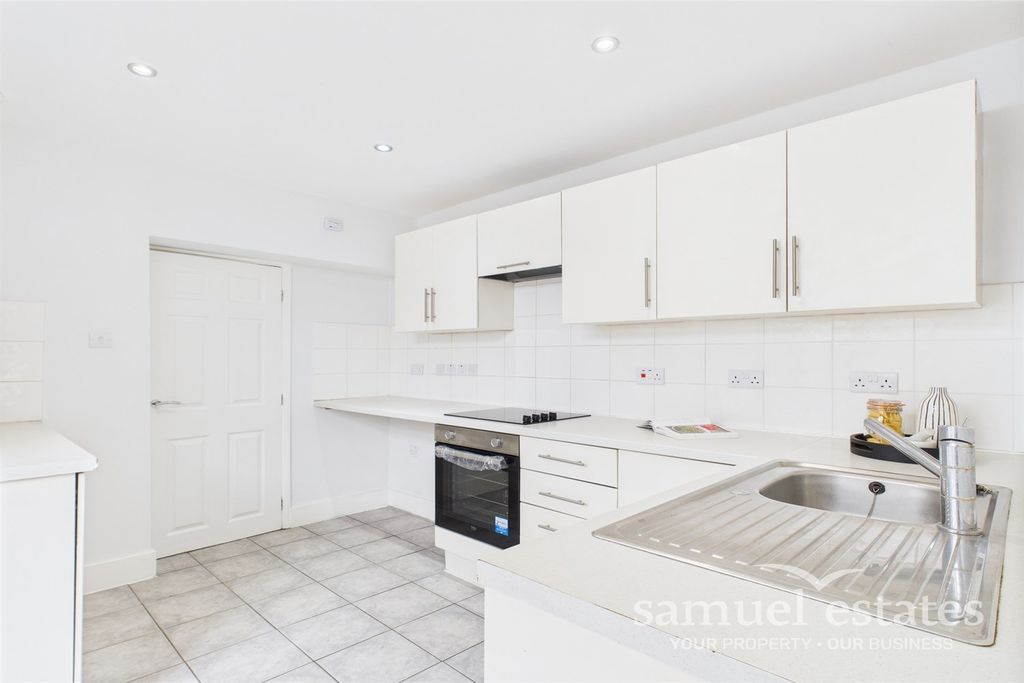 Property photo 2 of 16 Kitchen