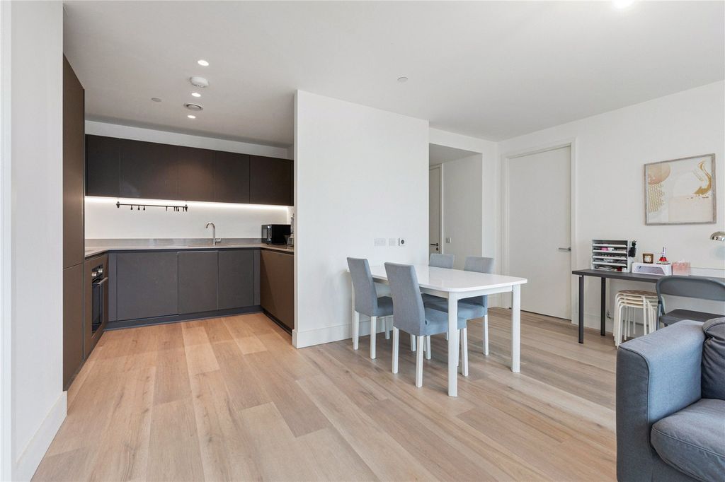 Property photo 3 of 17 Picture No. 24