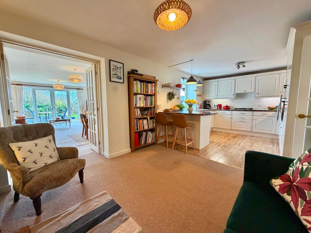 Property photo 3 of 31