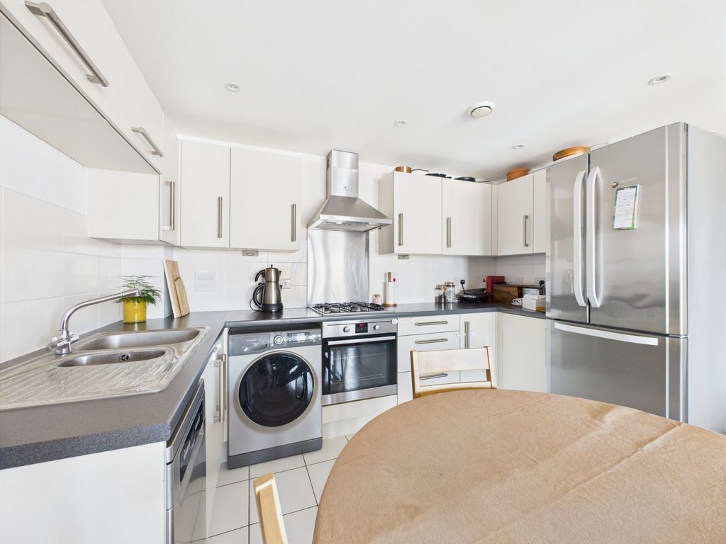 Property photo 3 of 12 Kitchen
