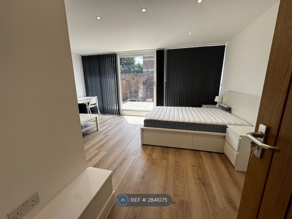Property photo 1 of 17 En-Suite Double