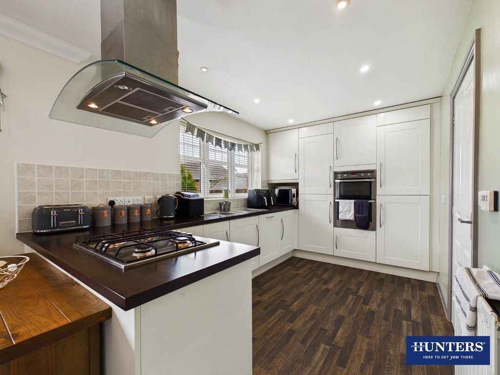 Property photo 3 of 20 Dining Kitchen