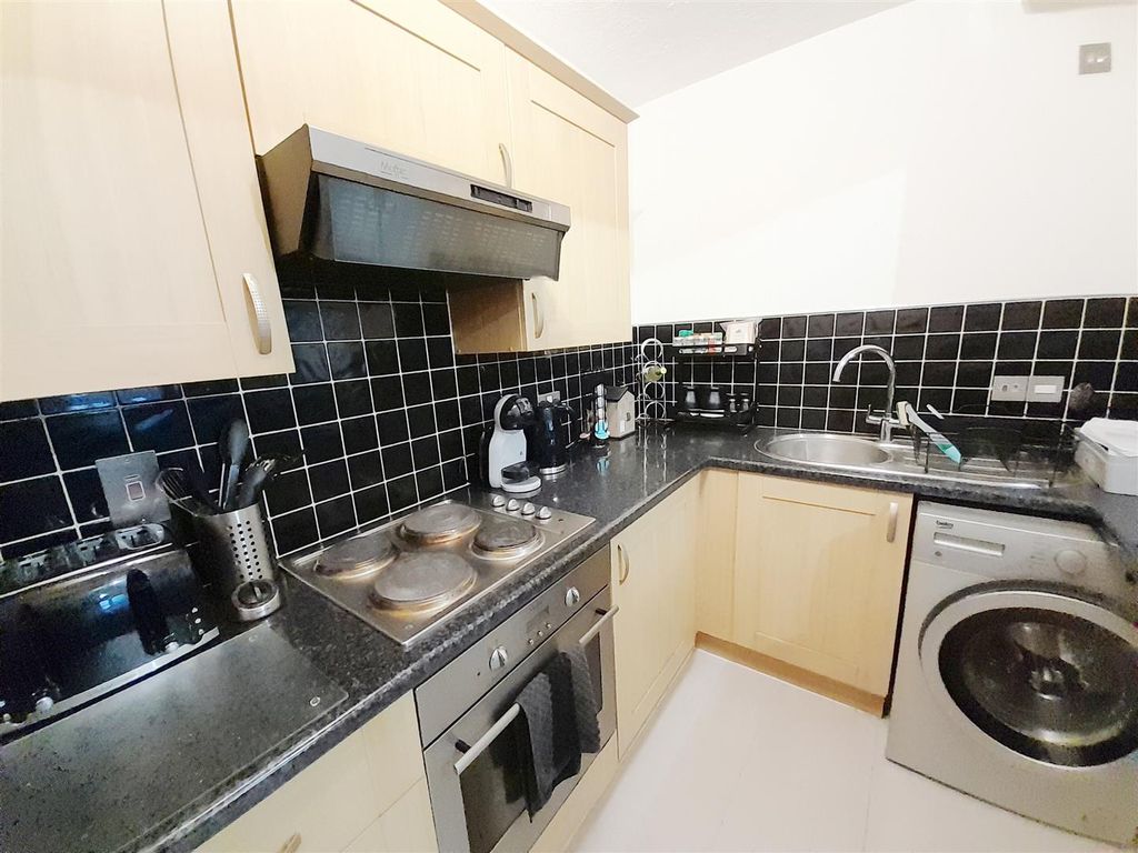 Property photo 3 of 12 5