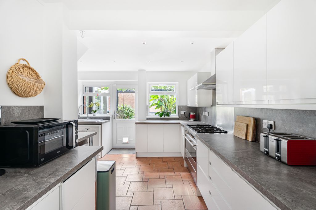 Property photo 2 of 19 Kitchen