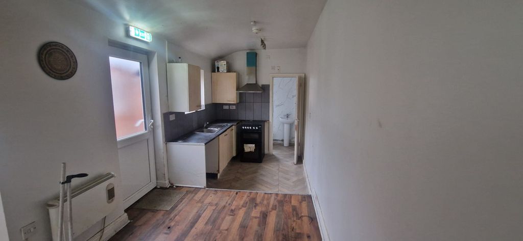 Property photo 1 of 6 1 Bedroom Flat