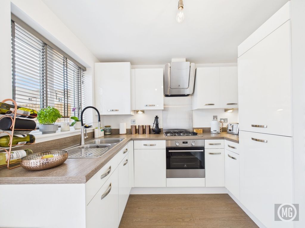 Property photo 3 of 19 Kitchen