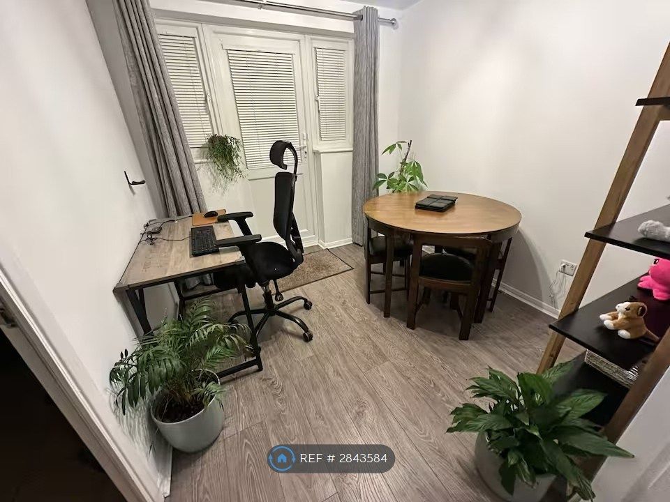 Property photo 3 of 34