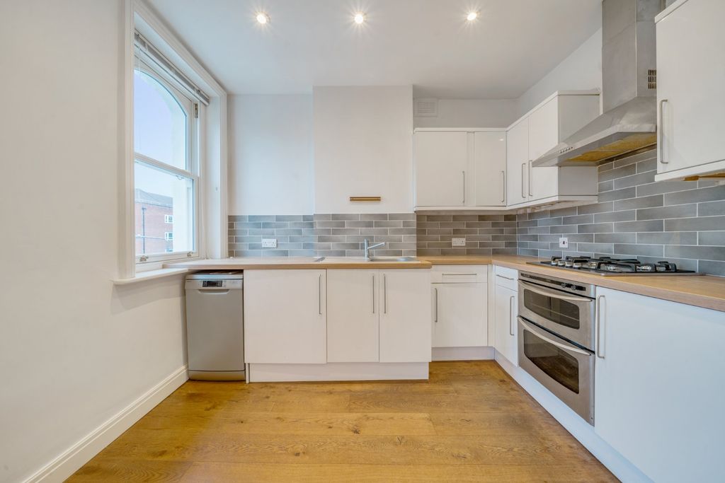 Property photo 3 of 10 Picture No. 04