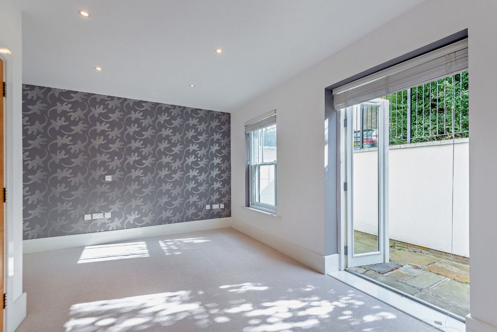 Property photo 3 of 13 Principal Bedroom