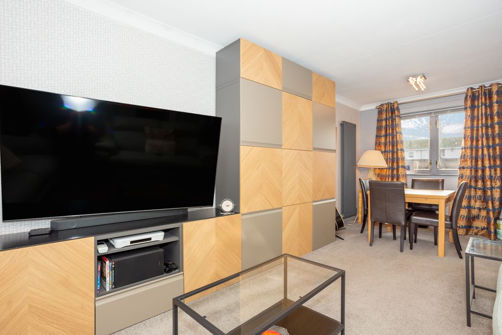 Property photo 3 of 27 Living Room/Diner