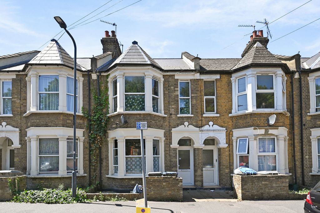 Property photo 2 of 12