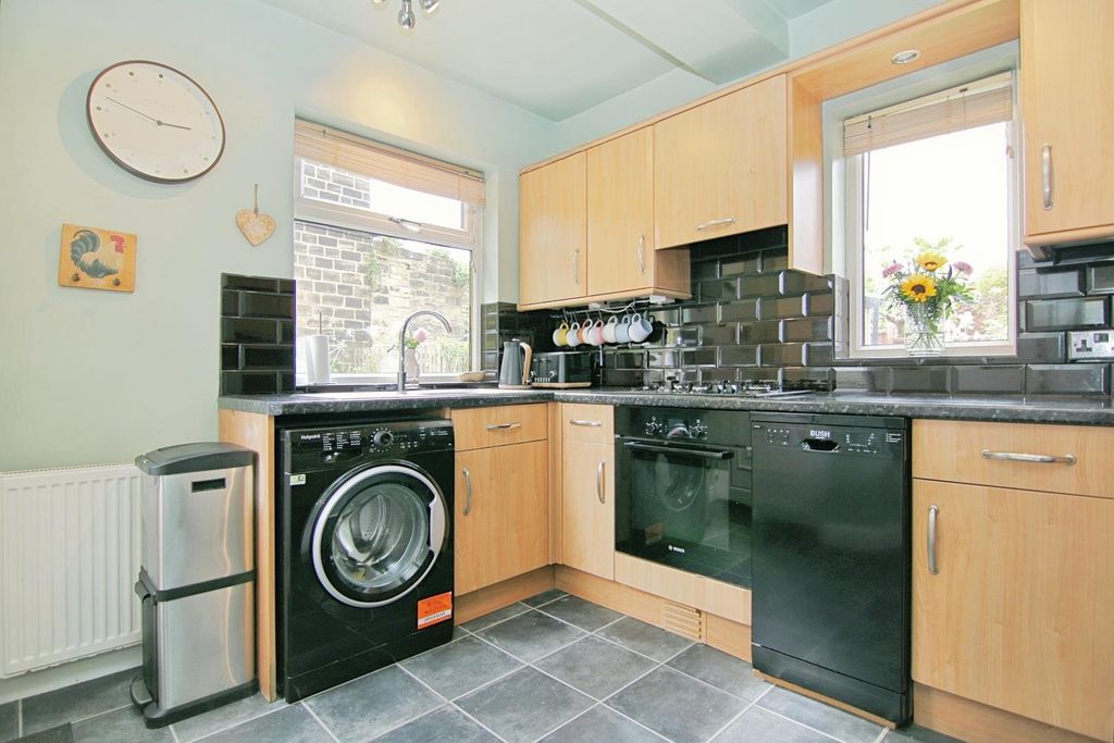 Property photo 3 of 23 Kitchen