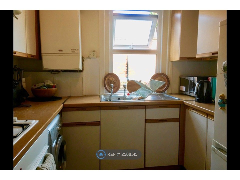 Property photo 3 of 6 Kitchen