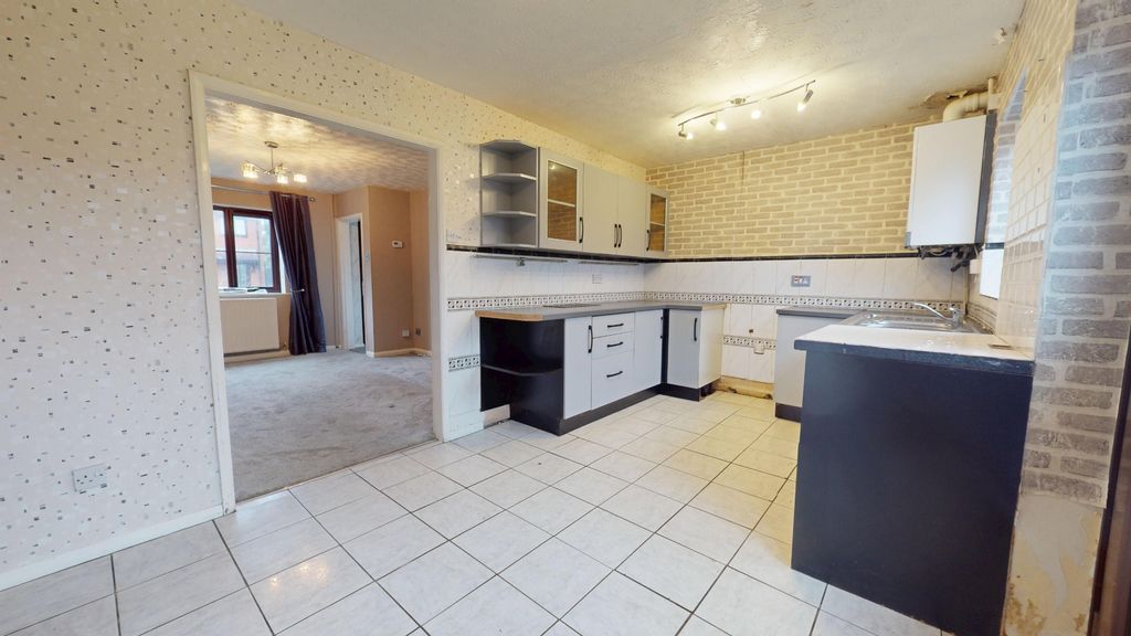 Property photo 2 of 19 4561441