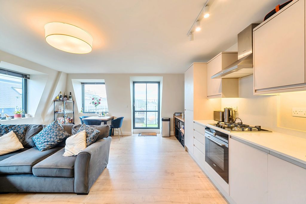 Property photo 3 of 19 1436322-13-69Cbdc...