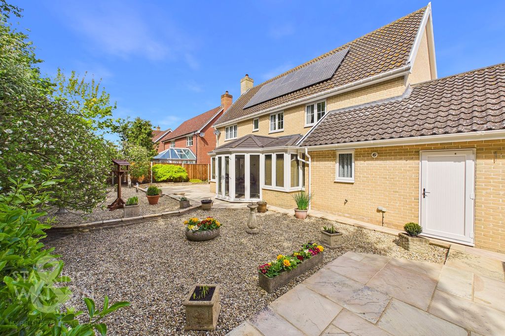 Property photo 2 of 31