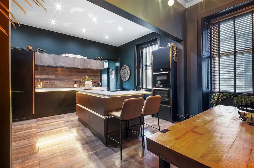 Property photo 3 of 23