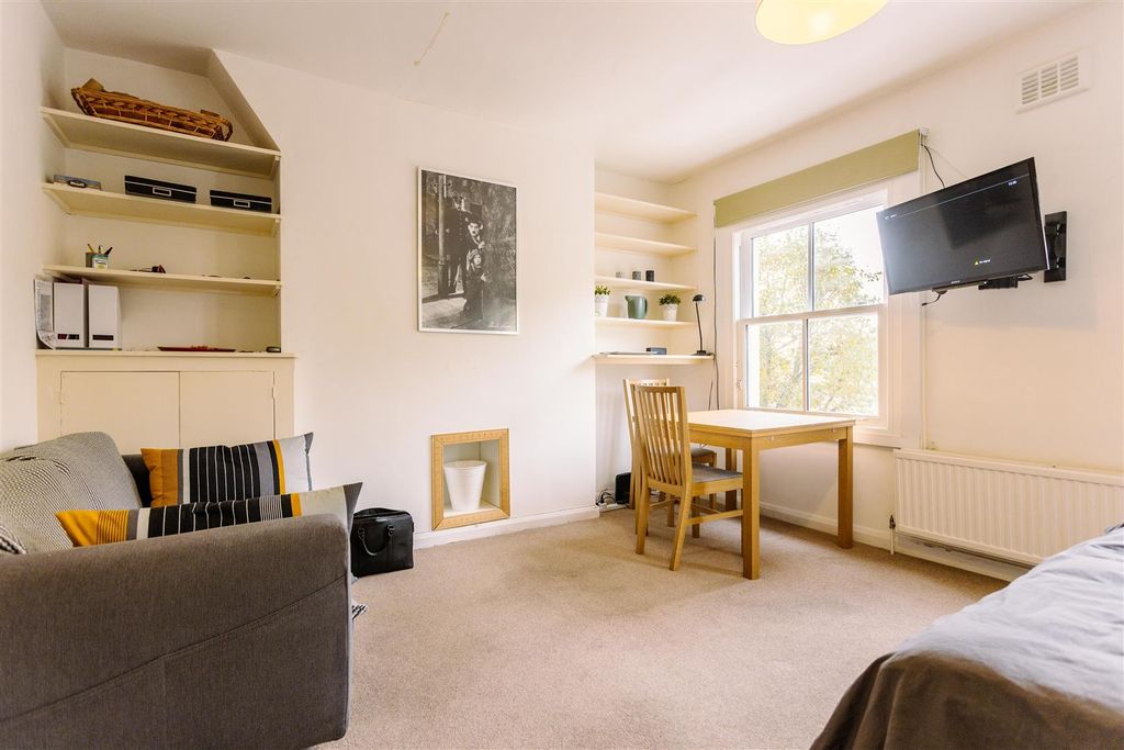 Property photo 2 of 19 Mb_Woodstock Road_Finsbury Park_Davies Davies_20.J