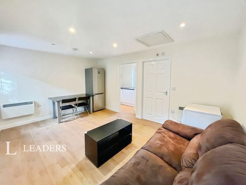 Property photo 3 of 6 Pbox-Img.Jpg