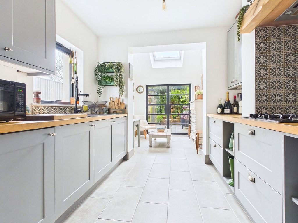 Property photo 2 of 27