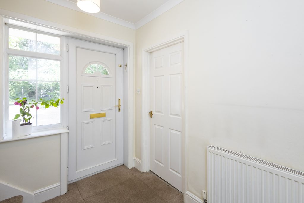 Property photo 2 of 17 Entrance Hall