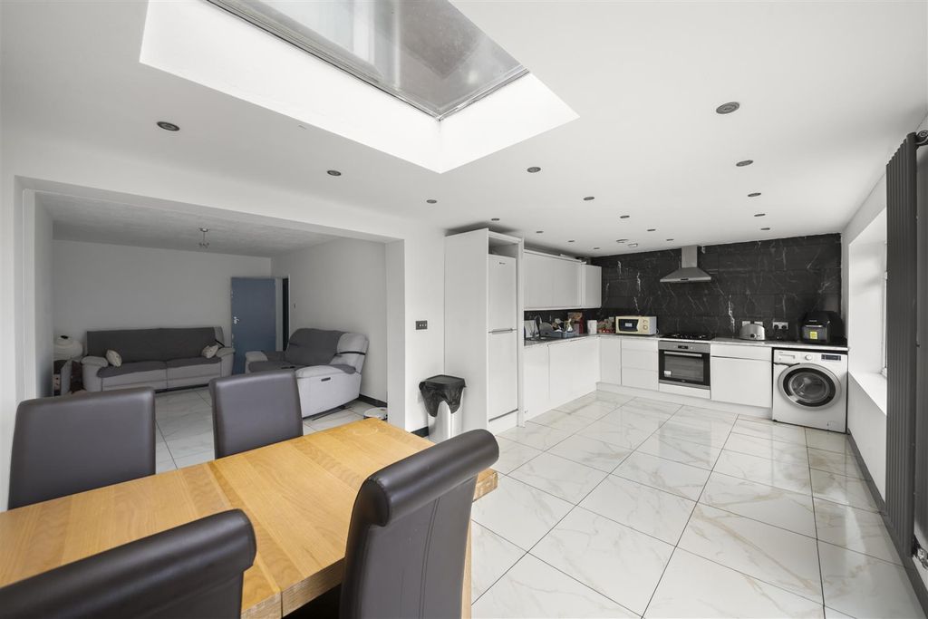 Property photo 3 of 16 5