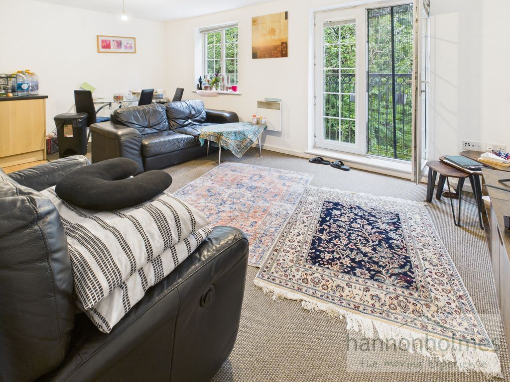 Property photo 3 of 14 Cam05283G0-Pr0077-Still004