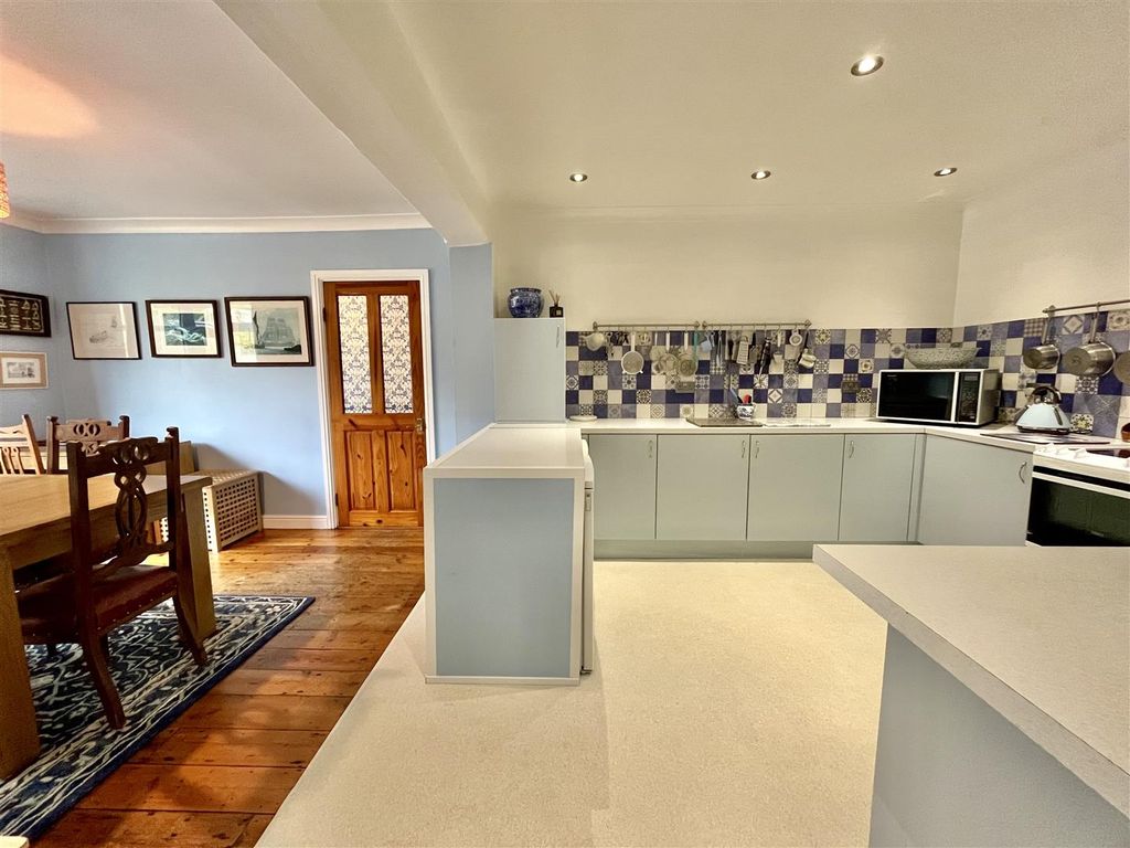 Property photo 3 of 35