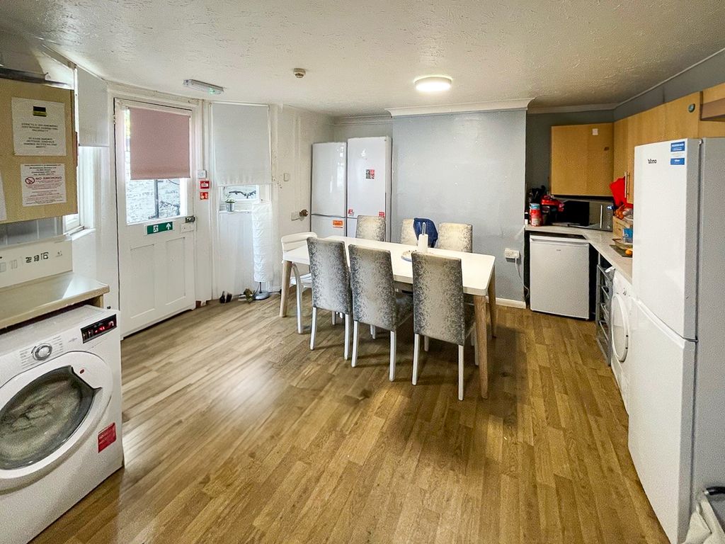 Property photo 2 of 10 Kitchen Diner (2)