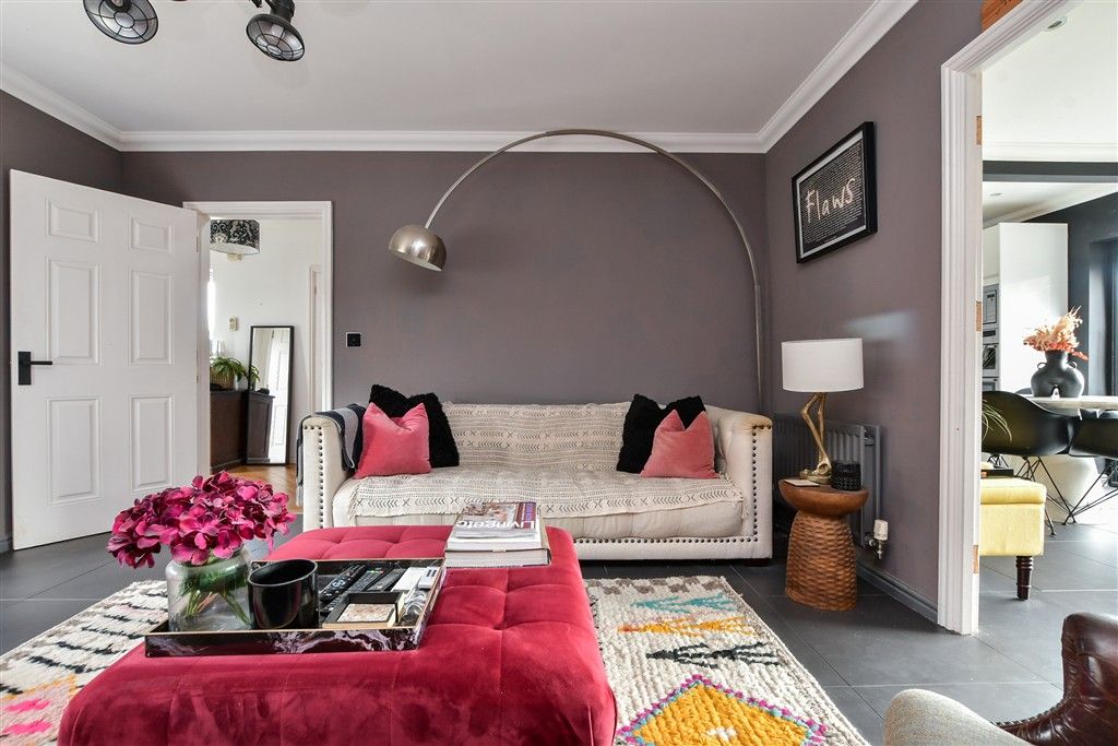 Property photo 2 of 16 Lounge