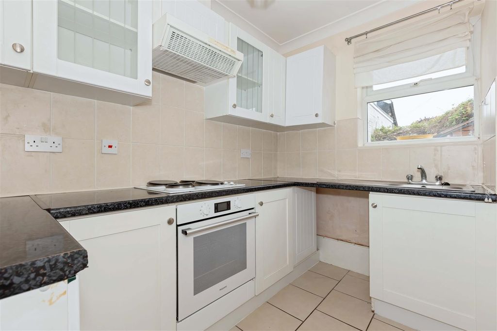 Property photo 3 of 10 Eton Road_5.Jpg