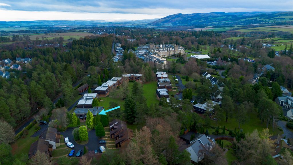 Property photo 2 of 28 20 Dunbar Court And Surroundings