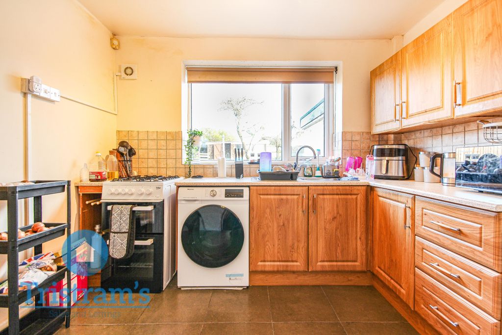 Property photo 2 of 13 Img_2502