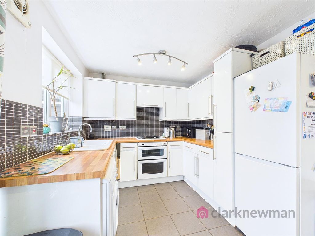 Property photo 2 of 14 Kitchen