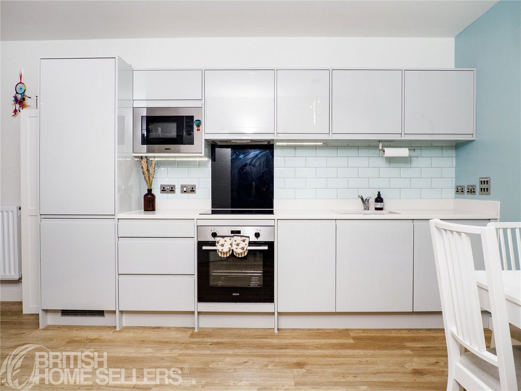 Property photo 2 of 16 Picture No. 12