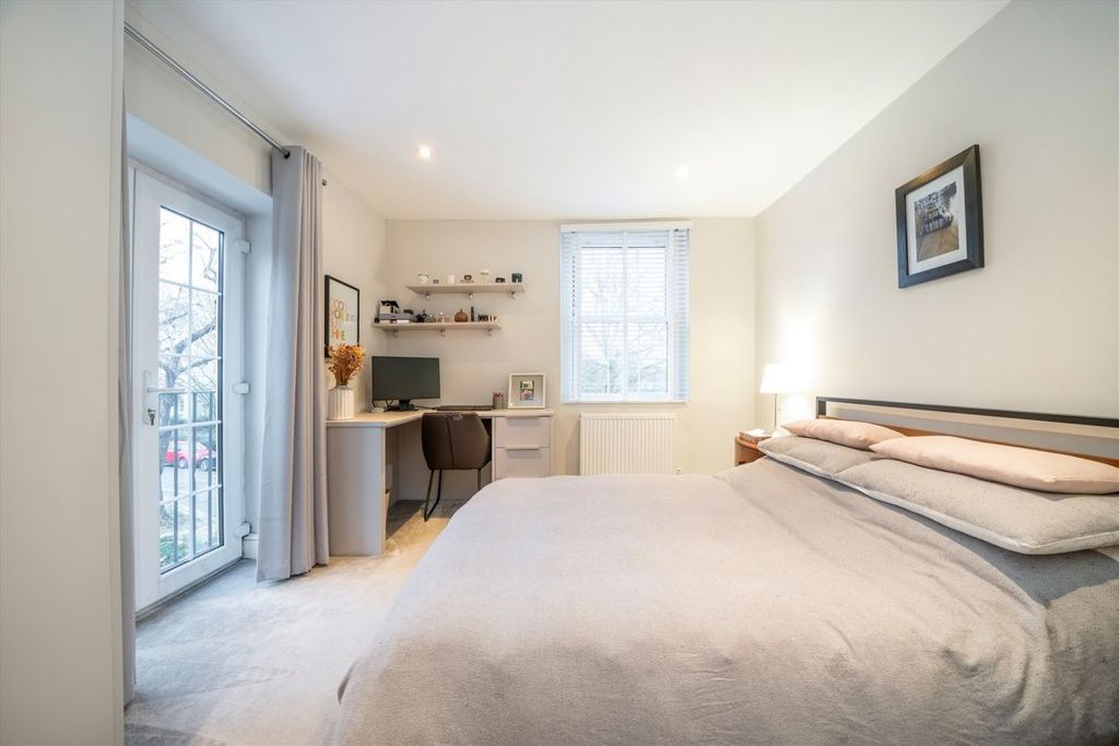 Property photo 3 of 7