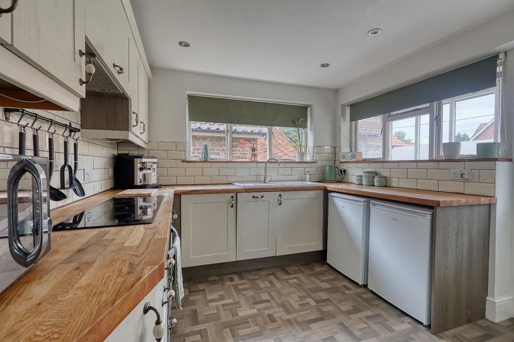 Property photo 2 of 16 Kitchen