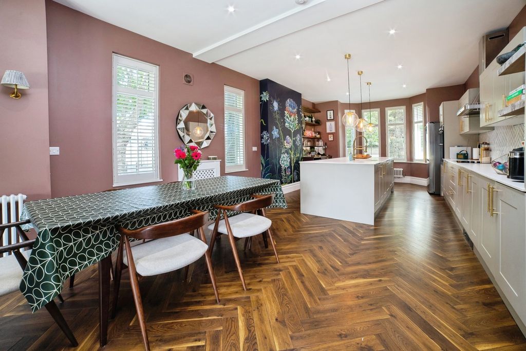 Property photo 3 of 43 Dining Area