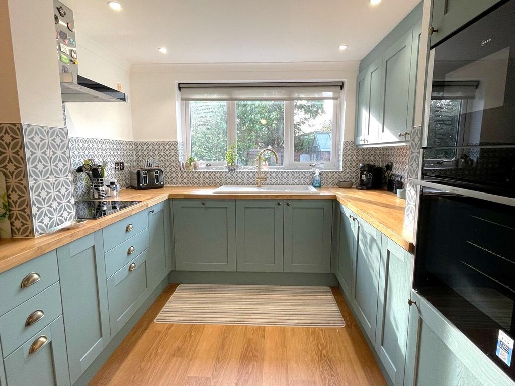 Property photo 3 of 39 Kitchen