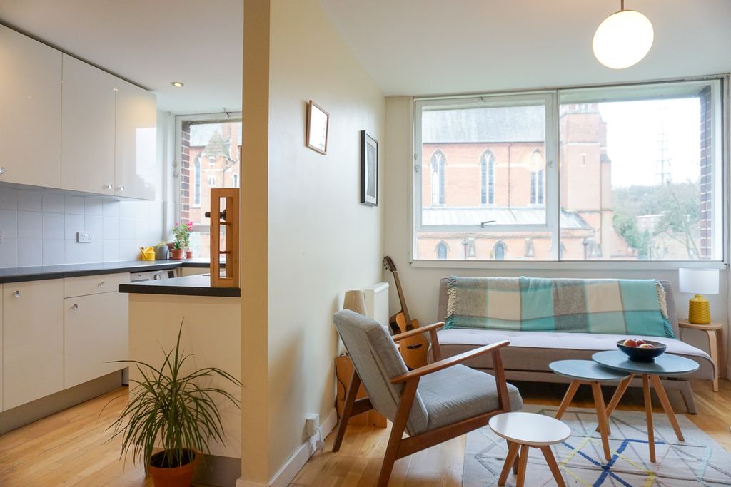 Property photo 1 of 20 Kitchen/Lounge